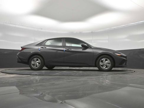 New 2026 Hyundai Elantra SE FWD image 38