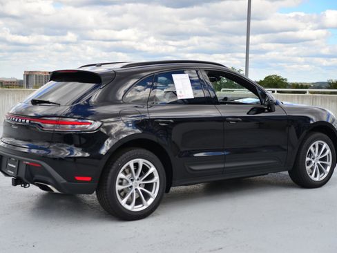 Certified 2026 Porsche Macan AWD/4WD image 9