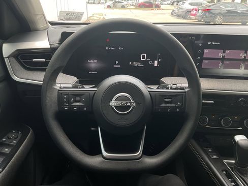 Used 2025 Nissan Kicks SV AWD/4WD image 28