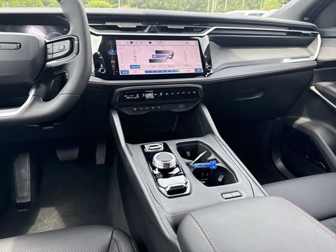 New 2026 Jeep Cherokee Overland w/ Advanced Pro Tech Group AWD/4WD image 28