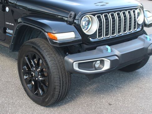 Used 2024 Jeep Wrangler Unlimited Sahara AWD/4WD image 9
