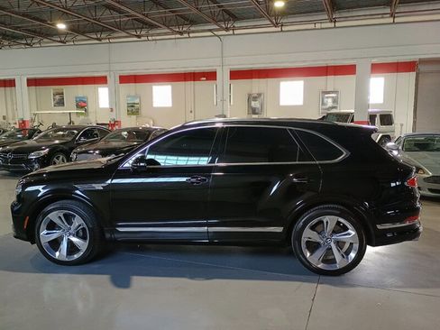 Used 2023 Bentley Bentayga AWD/4WD image 2