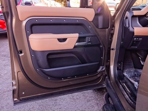 New 2025 Land Rover Defender 110 X image 34