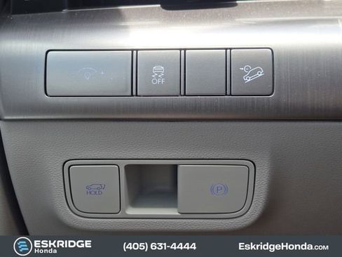 Used 2025 Hyundai Kona Limited FWD image 24