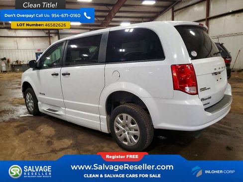 Used 2019 Dodge Grand Caravan SE image 3