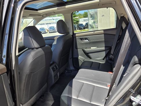 Used 2023 Nissan Rogue SV w/ SV Premium B Package image 23