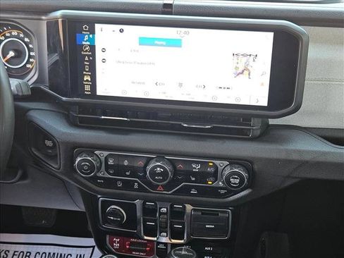 Used 2024 Jeep Gladiator Sport image 13