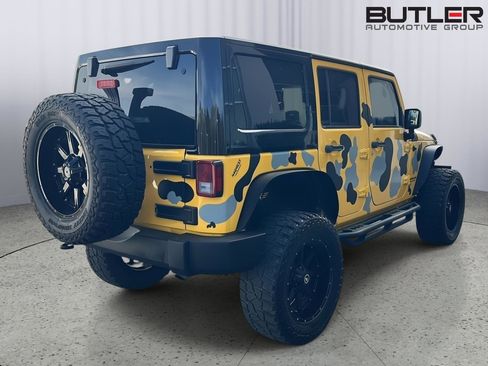 Used 2015 Jeep Wrangler Unlimited Rubicon w/ Connectivity Group image 6