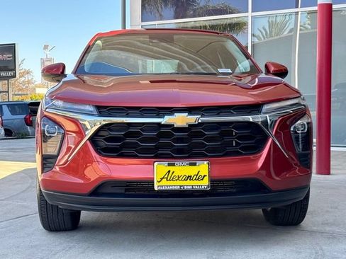 Used 2024 Chevrolet Trax LS w/ LS Convenience Package FWD image 9