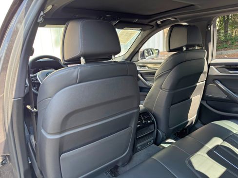 Used 2022 BMW 530e w/ Premium Package RWD image 37