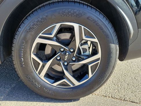 Used 2025 Kia Sportage LX image 11