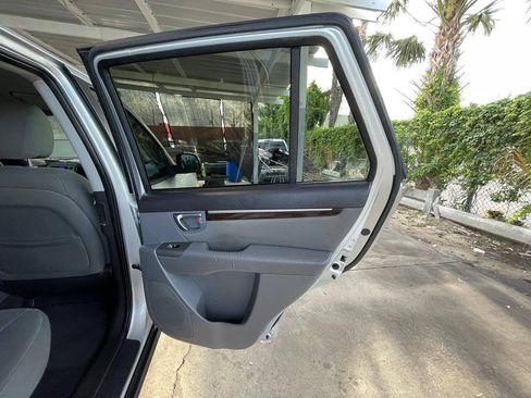 Used 2011 Hyundai Santa Fe GLS FWD image 16