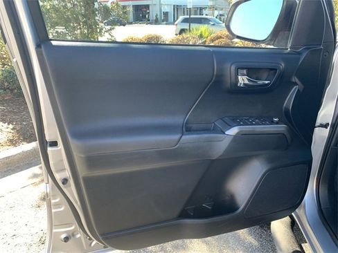 Certified 2016 Toyota Tacoma TRD Sport image 17