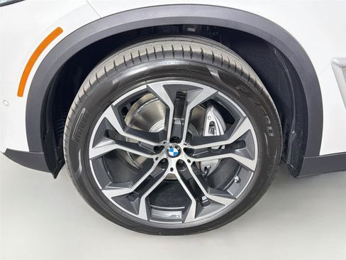 New 2026 BMW X5 xDrive40i w/ Climate Comfort Package AWD/4WD image 33