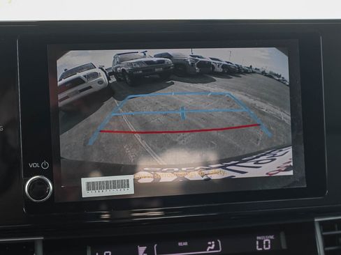 Used 2026 Toyota Sienna LE FWD image 25