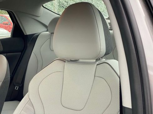Used 2022 Hyundai Elantra Limited FWD image 23