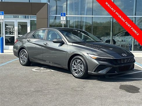 Used 2024 Hyundai Elantra SEL image 4