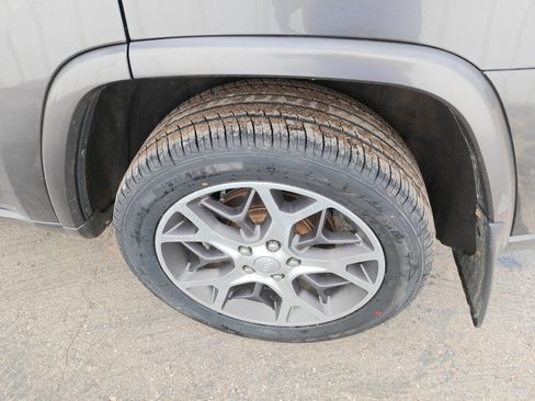 Used 2018 Jeep Grand Cherokee Limited AWD/4WD image 12