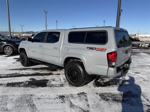 Used 2018 Toyota Tacoma TRD Sport image 5