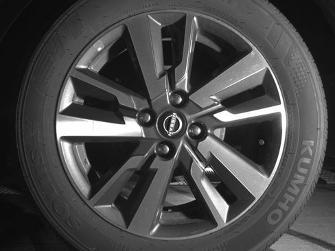 Used 2025 Nissan Versa SV image 14