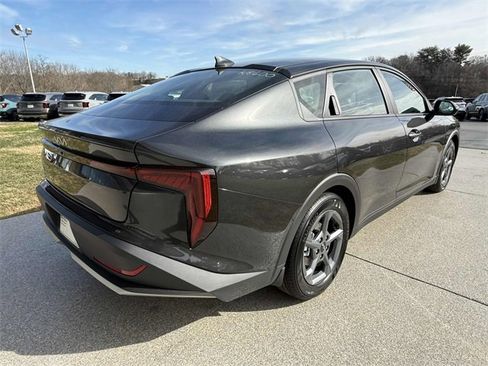 New 2026 Kia K4 LXS image 16
