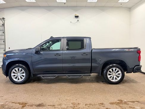 Used 2019 Chevrolet Silverado 1500 Custom w/ Custom Value Package AWD/4WD image 2