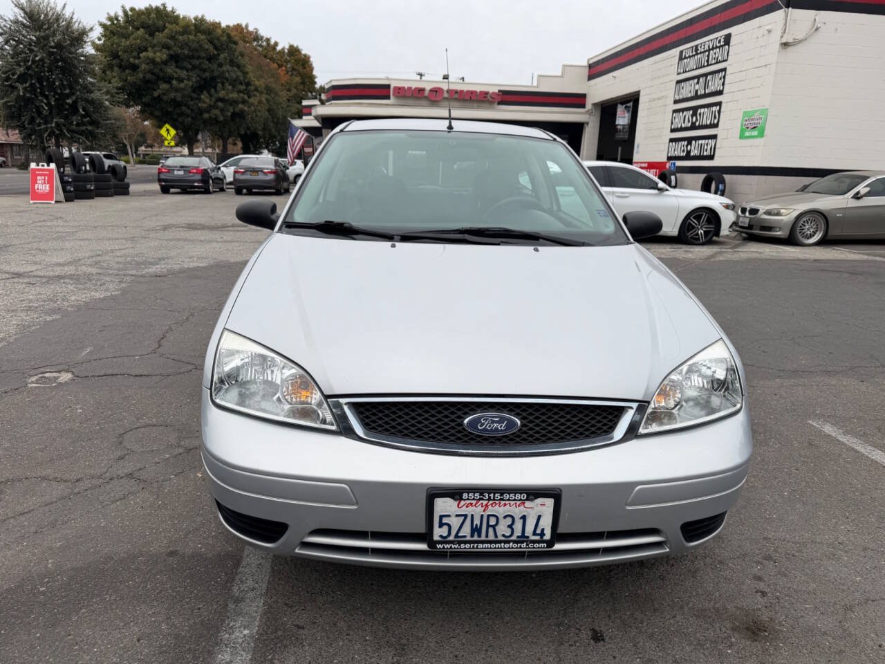 Used 2007 Ford Focus SE FWD image 2