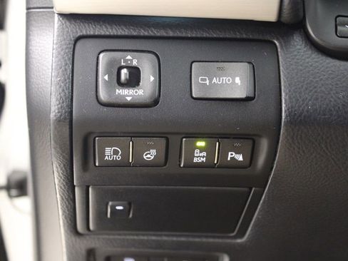 Used 2013 Lexus LS 460 AWD w/ Comfort Pkg image 23