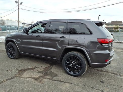 Used 2019 Jeep Grand Cherokee Altitude image 3