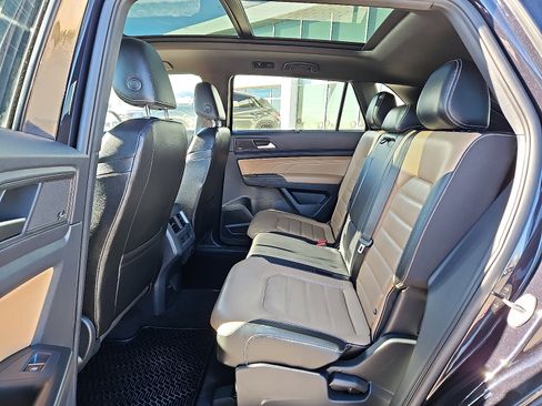 Certified 2022 Volkswagen Atlas Cross Sport SEL Premium R-Line image 9