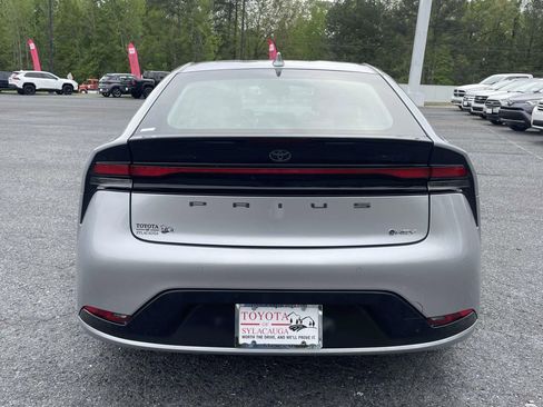 Used 2025 Toyota Prius XLE image 3