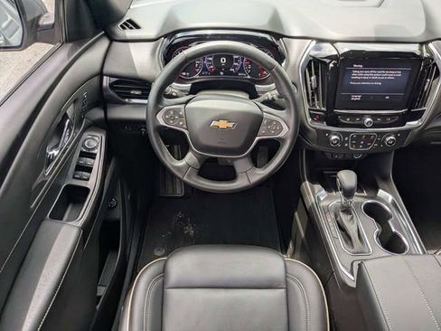 Used 2023 Chevrolet Traverse Premier FWD image 17