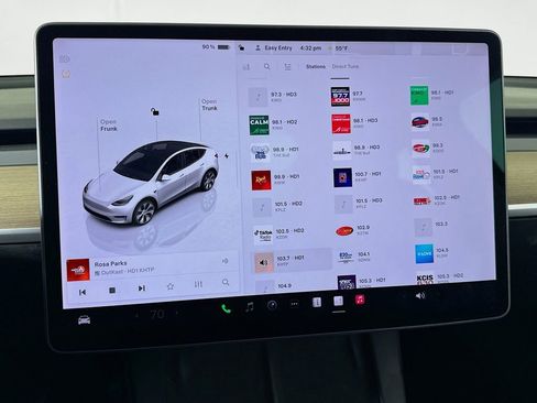 Used 2022 Tesla Model Y Long Range image 18