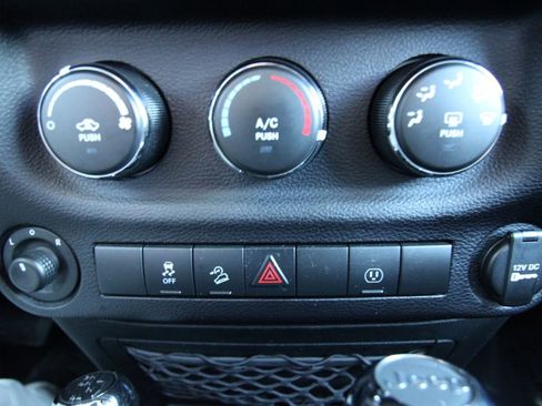 Used 2018 Jeep Wrangler Unlimited Sahara image 22