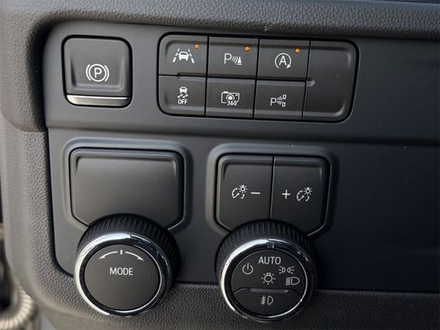 New 2026 Chevrolet Suburban Premier image 20