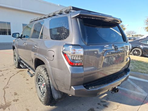 Used 2020 Toyota 4Runner SR5 Premium image 4