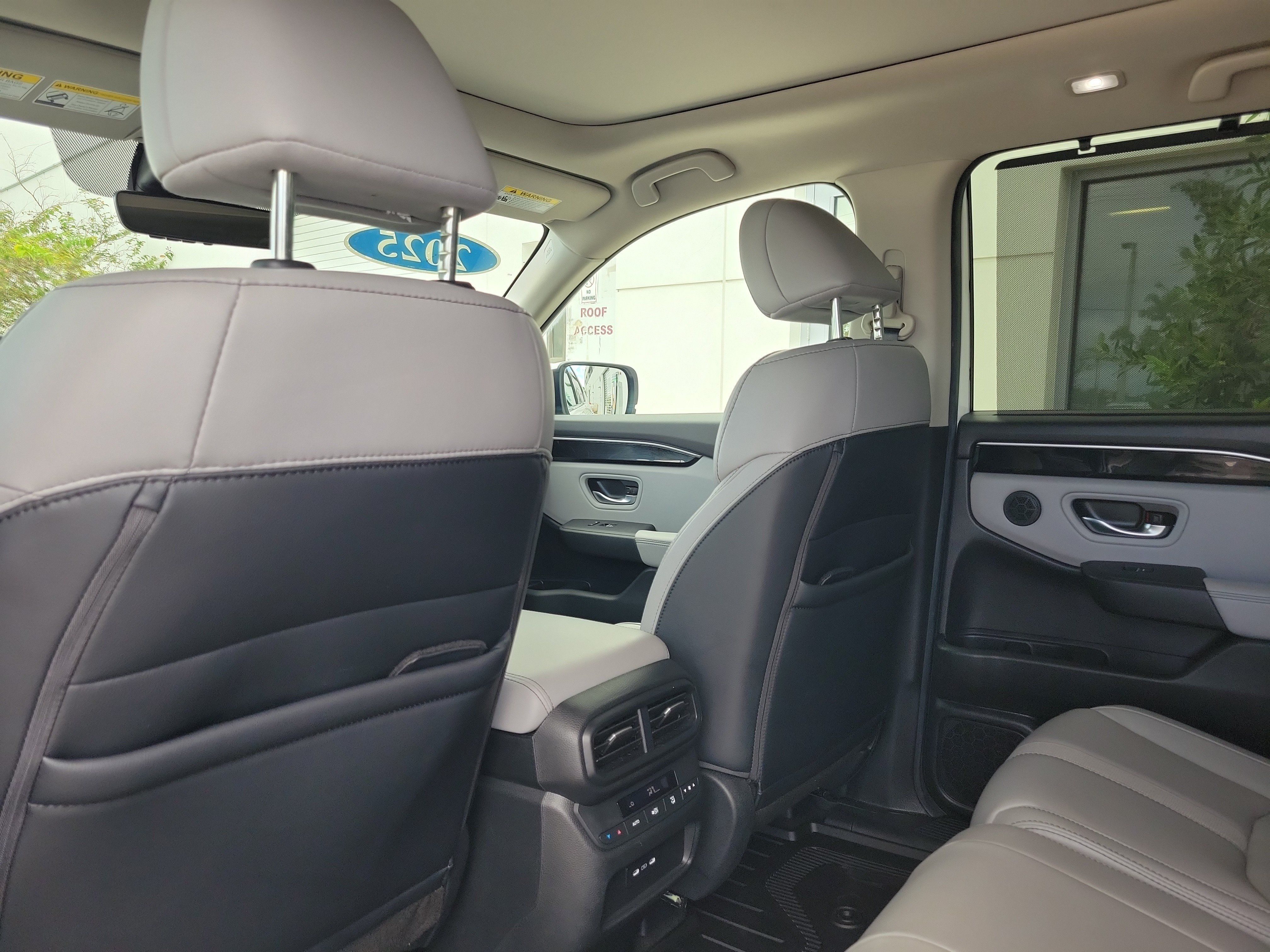 Used 2025 Honda Pilot Touring image 16