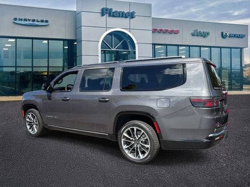 Used 2024 Jeep Wagoneer L Series III w/ Premium Group I AWD/4WD image 3