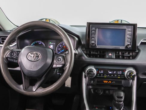 Used 2022 Toyota RAV4 LE AWD/4WD image 17