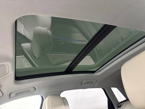 Used 2019 Audi e-tron Prestige w/ Prestige Package image 24