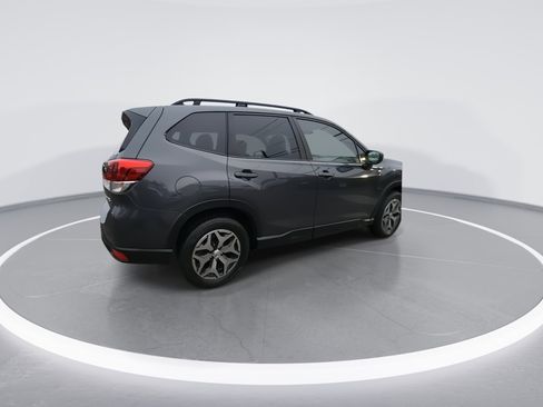 Used 2022 Subaru Forester Premium image 8