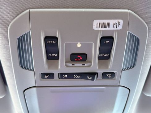 Used 2024 Toyota Highlander Limited image 38