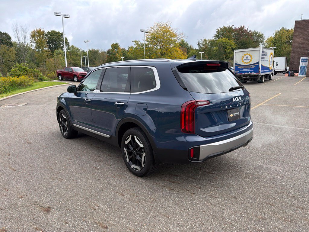 Used 2025 Kia Telluride S FWD image 6