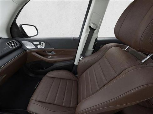 Used 2024 Mercedes-Benz GLS 580 4MATIC image 20