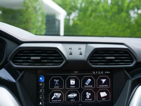 Used 2019 Lamborghini Urus image 24