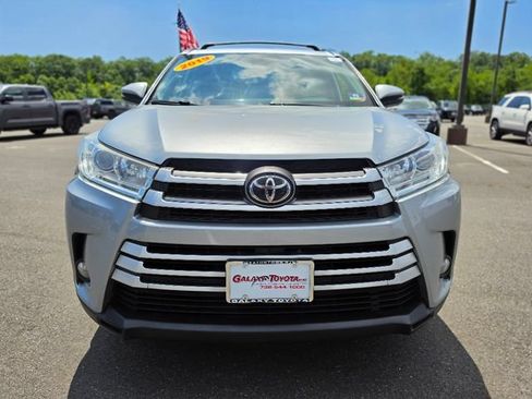 Used 2019 Toyota Highlander XLE AWD/4WD image 2