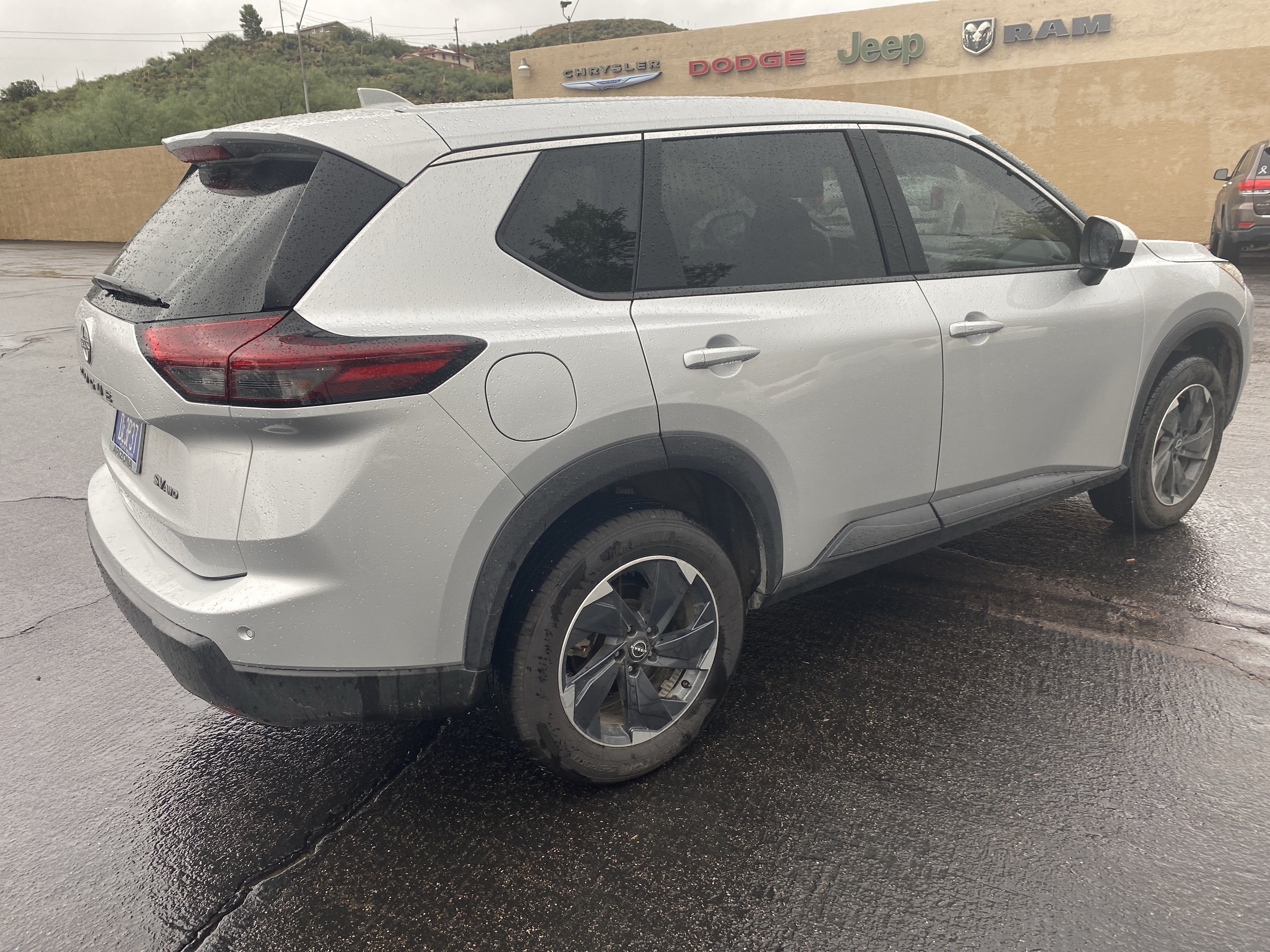 Used 2024 Nissan Rogue SV AWD/4WD image 4