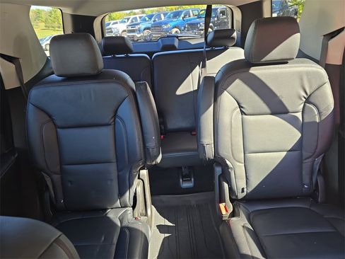Used 2021 Chevrolet Traverse LT w/ LPO, Blackout Package image 24