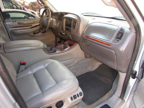 Used 2000 Lincoln Navigator Base 4dr 4WD SUV image 15