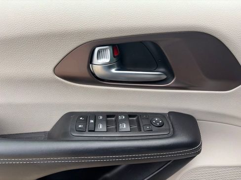 Used 2023 Chrysler Voyager LX FWD image 14